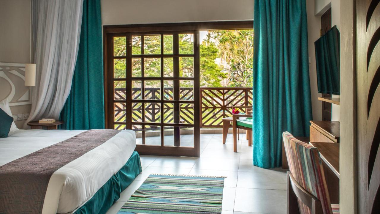 Neptune Village Beach Resort & Spa Galu エクステリア 写真