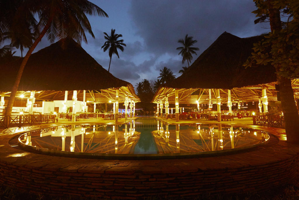 Neptune Village Beach Resort & Spa Galu エクステリア 写真