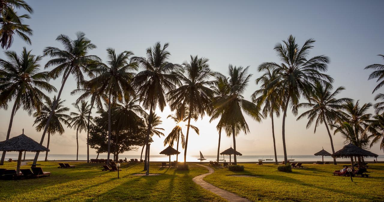 Neptune Village Beach Resort & Spa Galu エクステリア 写真