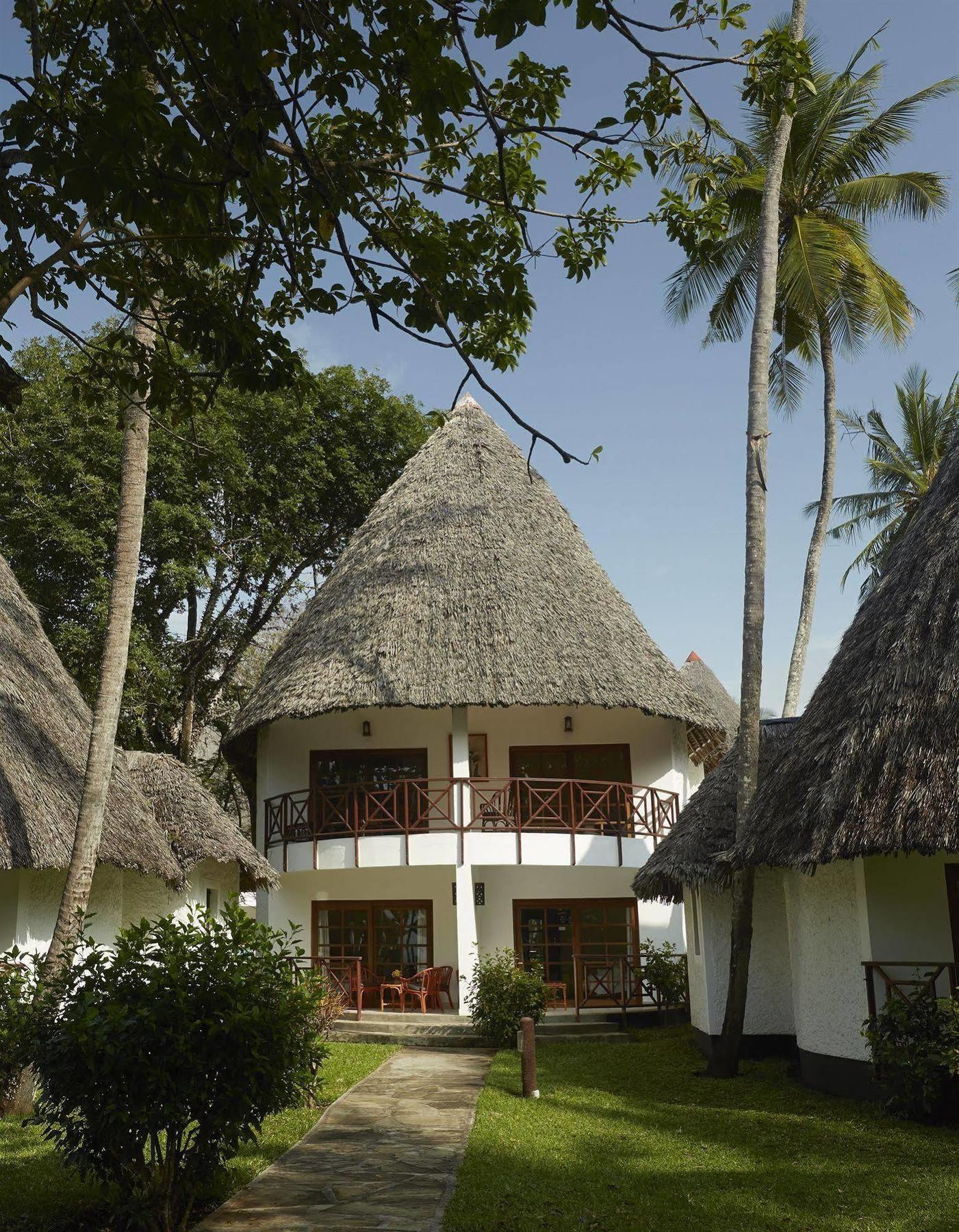 Neptune Village Beach Resort & Spa Galu エクステリア 写真