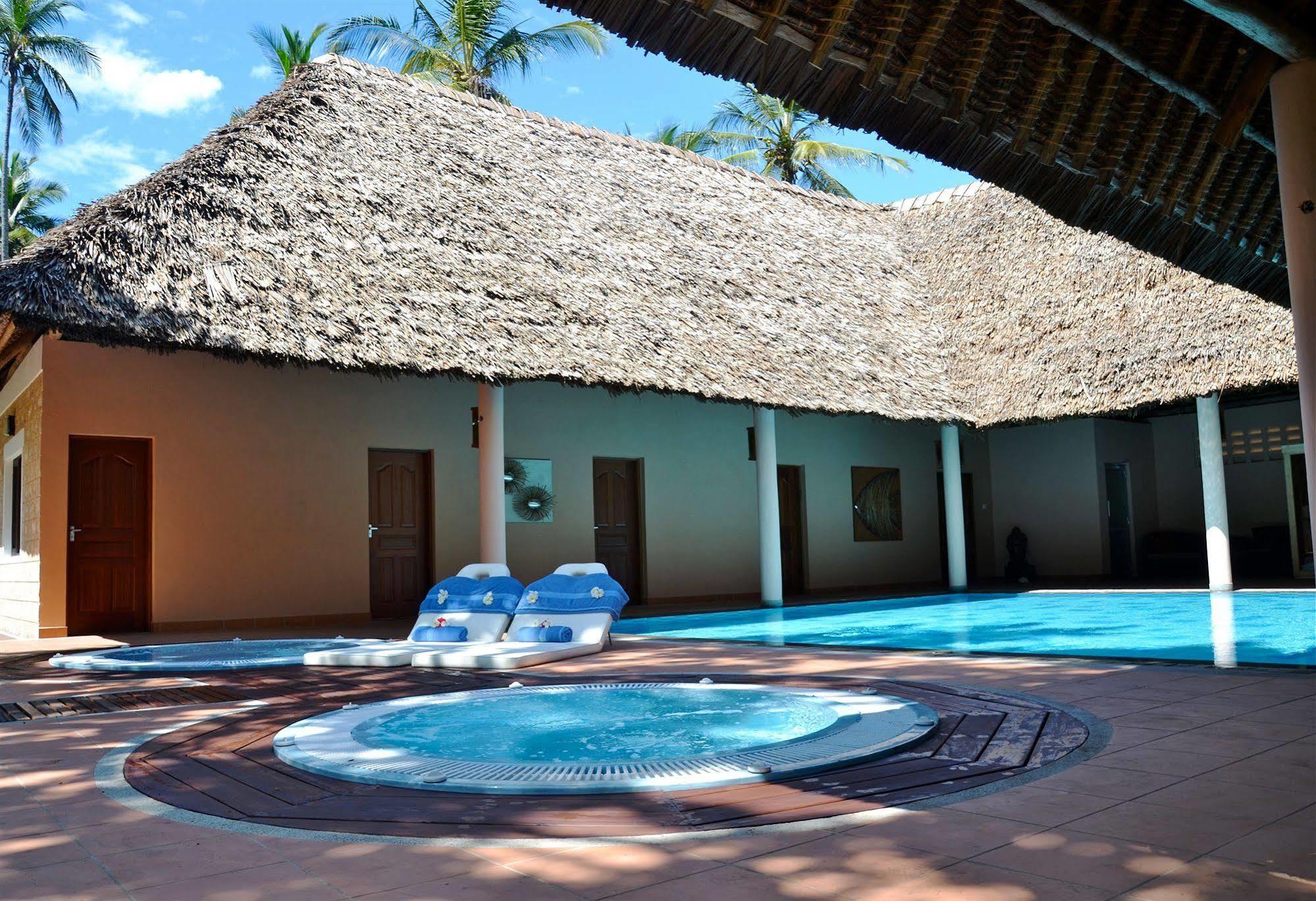 Neptune Village Beach Resort & Spa Galu エクステリア 写真