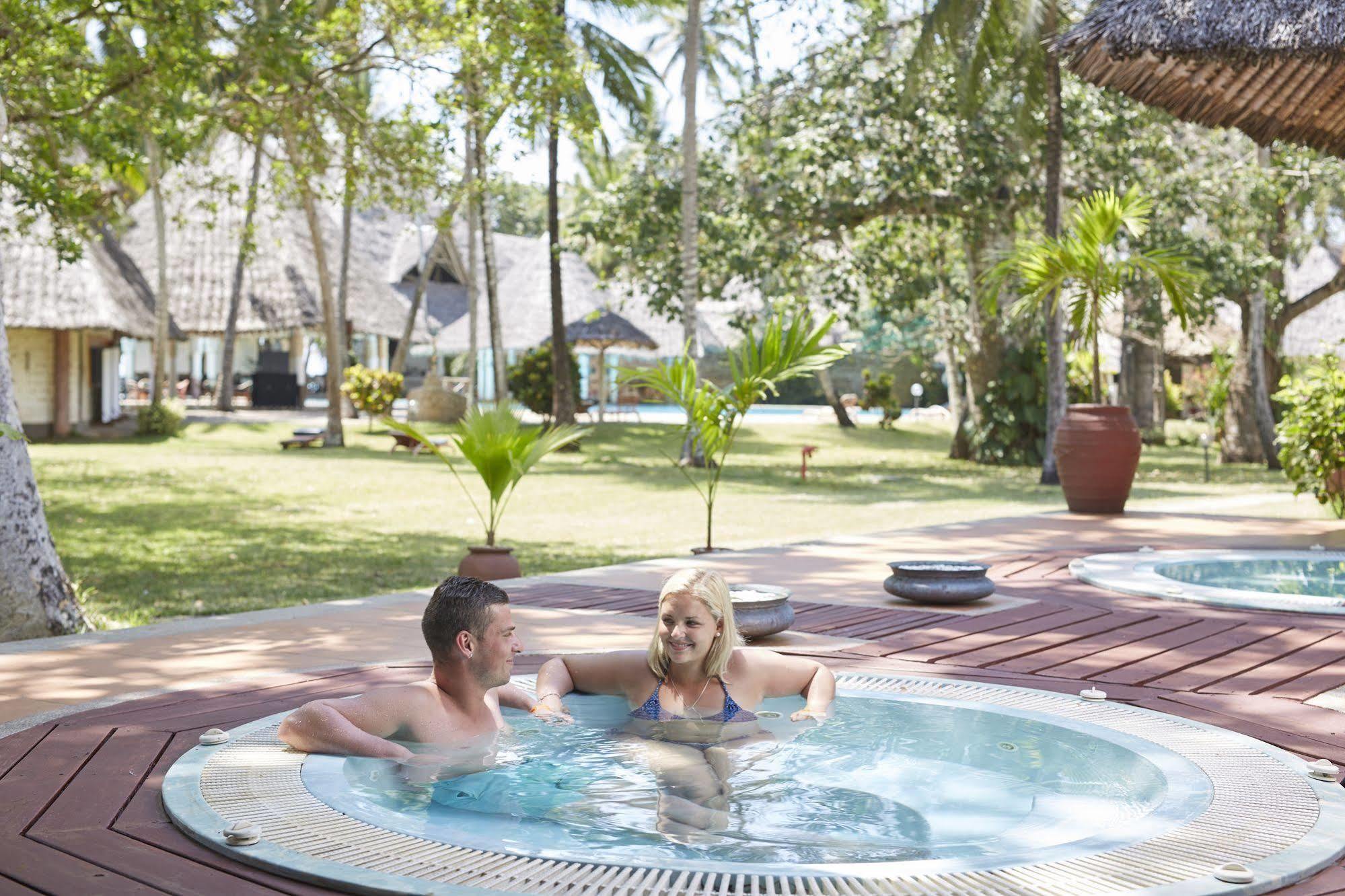 Neptune Village Beach Resort & Spa Galu エクステリア 写真