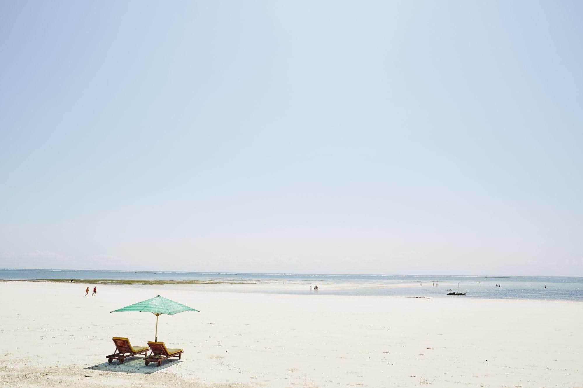 Neptune Village Beach Resort & Spa Galu エクステリア 写真