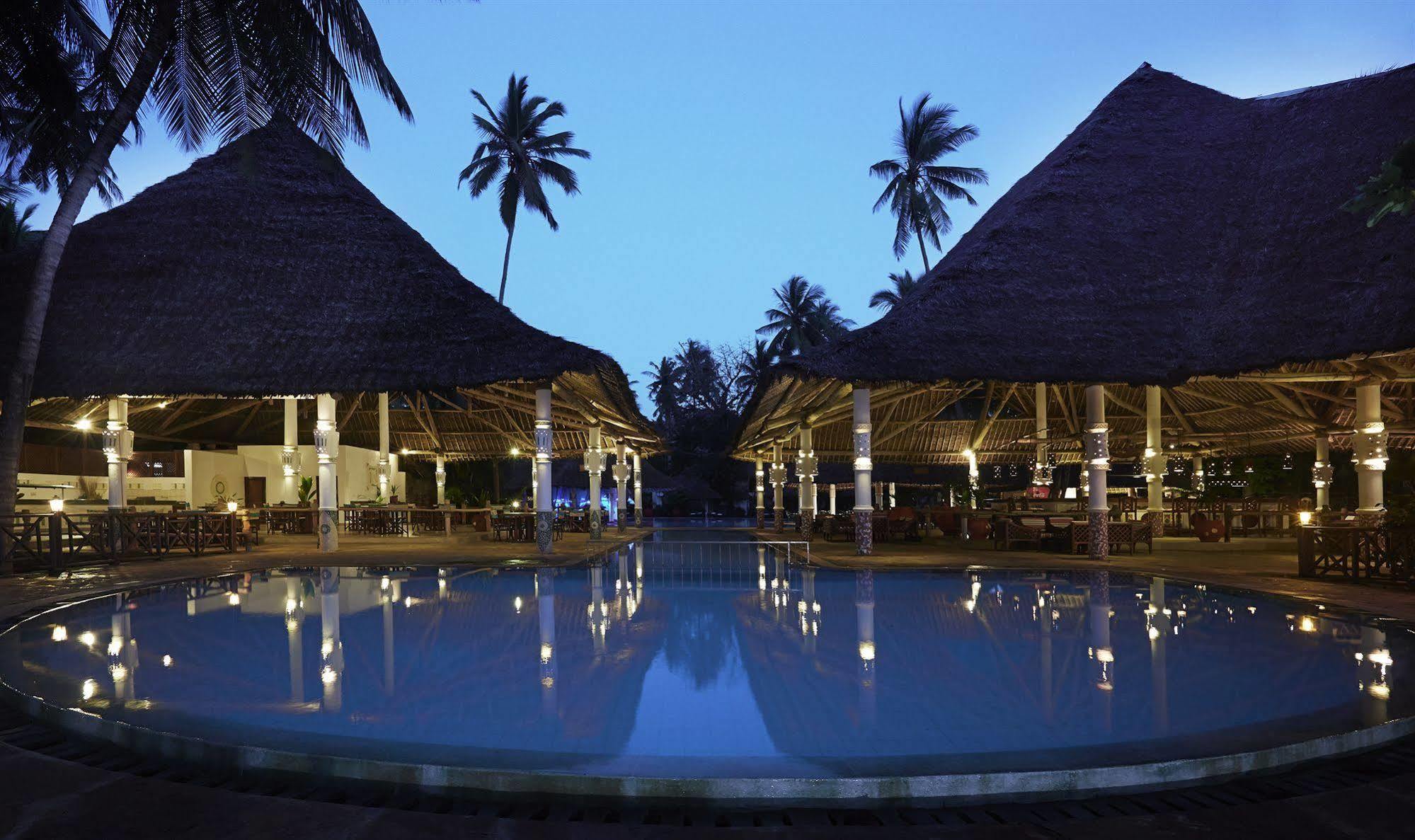 Neptune Village Beach Resort & Spa Galu エクステリア 写真